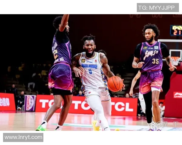 2019年首钢与浙江篮球队激战回顾精彩瞬间与赛场亮点全解析 2019年首钢与浙江篮球队激战回顾精彩瞬间与赛场亮点全解析