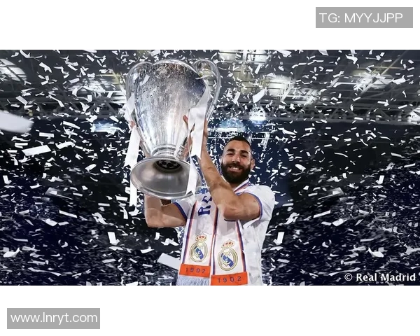 本泽马：从足球天才到传奇前锋的辉煌旅程与成就解析