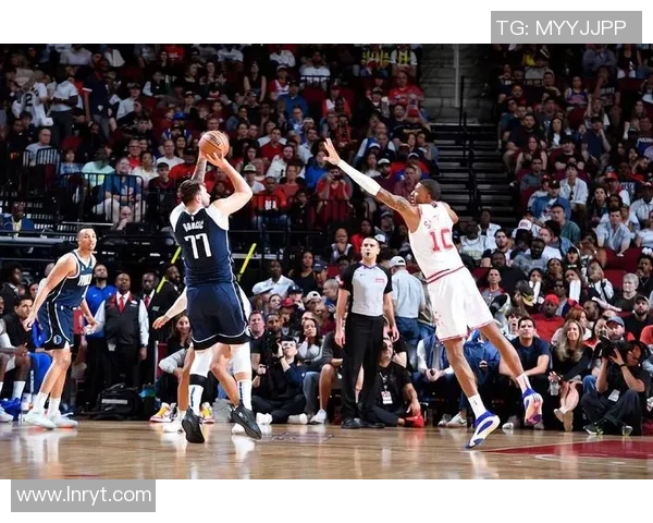 东契奇狂砍73分刷新现役最高分记录独行侠成功终结太阳队11连胜之势