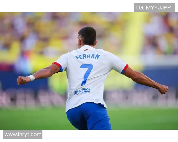 费兰托雷斯的足球之路：从青涩少年到世界舞台的闪耀明星