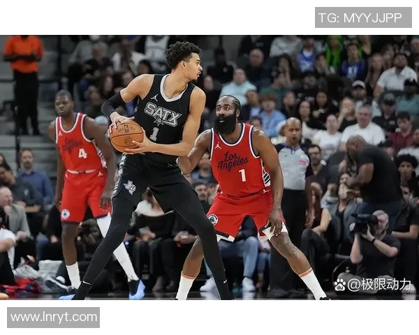 马刺大胜中国男篮，76比56轻松取胜——未来篮球发展的启示