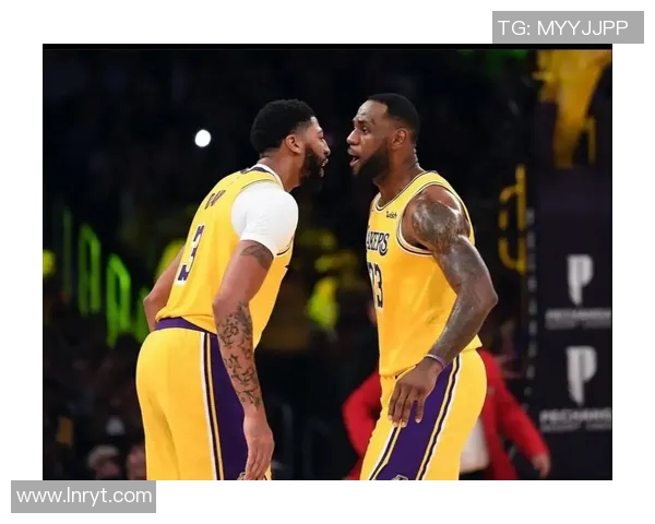 詹姆斯、浓眉哥正式加盟火箭!休斯顿队球迷欢呼雀跃 詹姆斯、浓眉哥正式加盟火箭!休斯顿队球迷欢呼雀跃