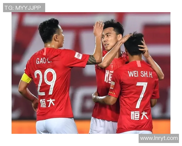 广州州恒大与鲁能激战正酣球迷期待精彩对决与历史交锋