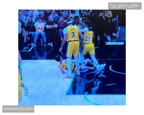 湖人队与贝弗利的激烈对决揭示了NBA赛场上的竞争与激情 湖人队与贝弗利的激烈对决揭示了NBA赛场上的竞争与激情