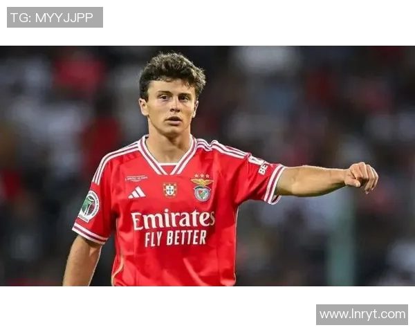 若昂内维斯的足球之路：从青训到职业生涯的辉煌与挑战