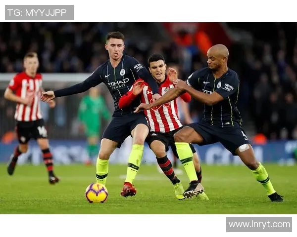 狼队与埃弗顿队激战正酣谁能在英超赛场上笑到最后